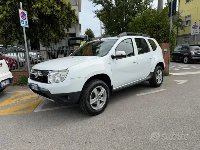 Usata Dacia Duster Lauréate 105 CV (77 kW) 2012 Bianco SUV