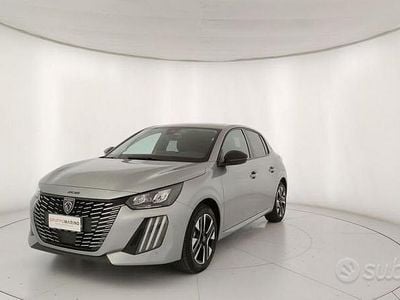 Usata Peugeot 208 Allure 101 CV (74 kW) 2025 Grigio Utilitaria