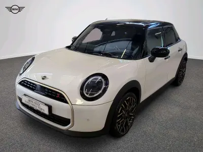 Ny Mini Cooper Favoured 150 kW (204 HK) 2025 Vit Halvkombi