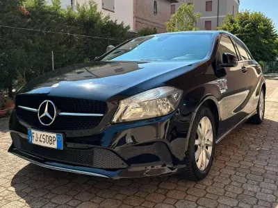 Usata Mercedes A160 Business 90 CV (66 kW) 2017 Nero Utilitaria