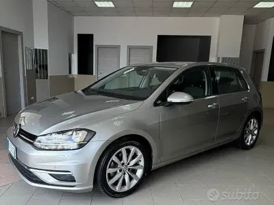 Begagnad VW Golf VII Highline 116 HK (85 kW) 2018 Grå Sedan
