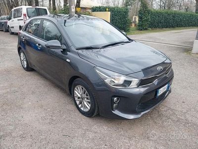 Usata Kia Rio 84 CV (61 kW) 2020 Nero Berlina