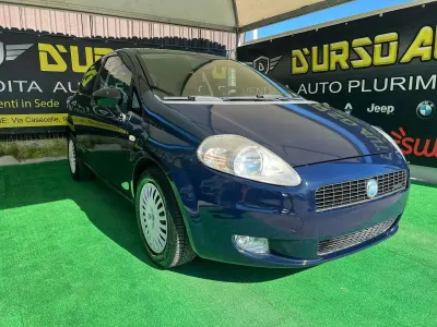Usata Fiat Grande Punto Dynamic 90 CV (66 kW) 2006 Blu/azzurro Utilitaria
