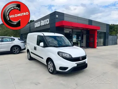Usata Fiat Doblò 120 CV (88 kW) 2022 Bianco Monovolume