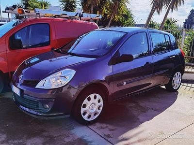 Brugt Renault Clio II Dynamique 75 HK (55 kW) 2007 Grå Sedan