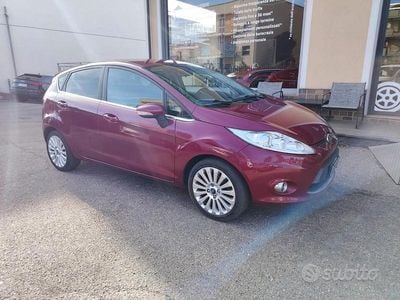 Usata Ford Fiesta Titanium 90 CV (66 kW) 2009 Rosso Utilitaria