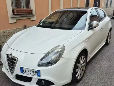 Usata Alfa Romeo Giulietta Distinctive 120 CV (88 kW) 2011 Bianco Utilitaria