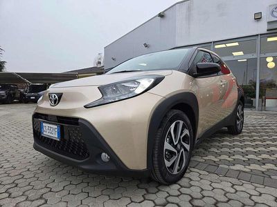 Gingerbeige & black Usata 2024 Toyota Aygo X Trend SUV | 15.800 € (Buon prezzo)
