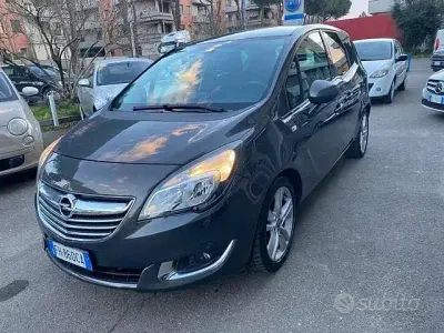 Usado Opel Meriva S 95 CV (69 kW) 2017 Gris Monovolumen