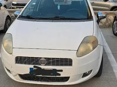 Usata Fiat Grande Punto 77 CV (56 kW) 2009 Bianco Utilitaria