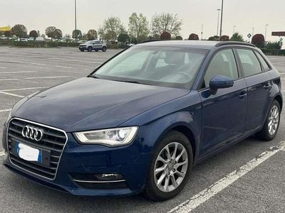 Usado Audi A3 Attraction 110 CV (80 kW) 2014 Azul Berlina