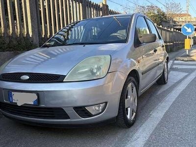 Usata Ford Fiesta Ghia 90 CV (66 kW) 2004 Utilitaria