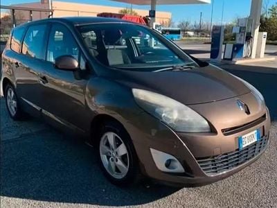 Usata Renault Scénic III Dynamique 110 CV (80 kW) 2011 Marrone Monovolume