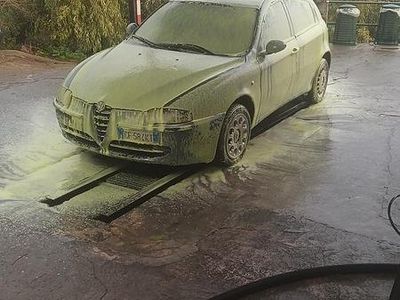 Usata Alfa Romeo 147 140 CV (102 kW) 2003 Grigio Utilitaria