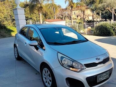 Usata Kia Rio LX 74 CV (54 kW) 2012 Grigio Berlina
