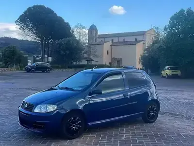 Usata Fiat Punto 69 CV (50 kW) 2004 Blu Utilitaria