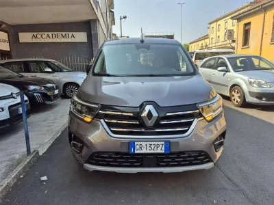 Usata Renault Kangoo 131 CV (96 kW) 2024 Grigio Monovolume