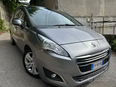 Gebraucht Peugeot 5008 Allure 150 PS (110 kW) 2014 Grau Van / Kleinbus