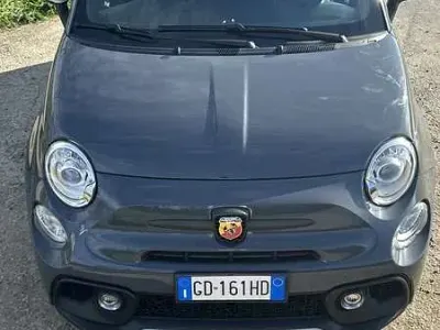 Usata Abarth 595 70th Anniversary 179 CV (131 kW) 2020 Grigio Utilitaria