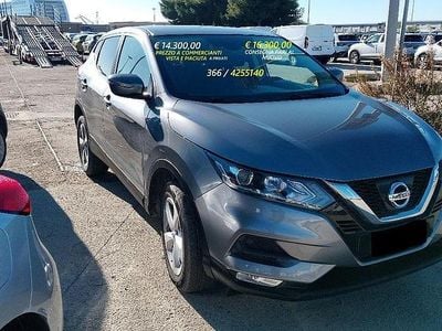 Usata Nissan Qashqai N-Connecta 140 CV (102 kW) 2018 Grigio SUV
