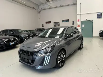 Usata Peugeot 208 Allure 101 CV (74 kW) 2025 Grigio metallizzato Utilitaria