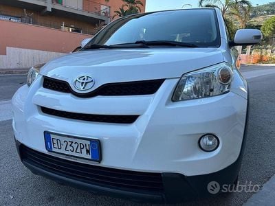 Begagnad Toyota Urban Cruiser 90 HK (66 kW) 2012 Vit Kombi