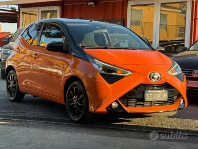 Usata Toyota Aygo Connect Style 72 CV (52 kW) 2020 Arancione Utilitaria
