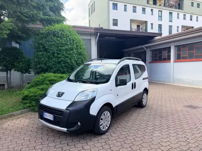 Usata Peugeot Bipper 73 CV (53 kW) 2009 Bianco Monovolume