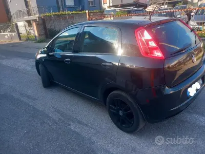 Usata Fiat Grande Punto 75 CV (55 kW) 2013 Nero Utilitaria