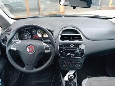 Usata Fiat Punto Lounge 77 CV (56 kW) 2012 Grigio Utilitaria