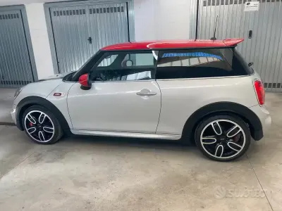 Begagnad Mini John Cooper Works 231 HK (169 kW) 2017 Vit Halvkombi