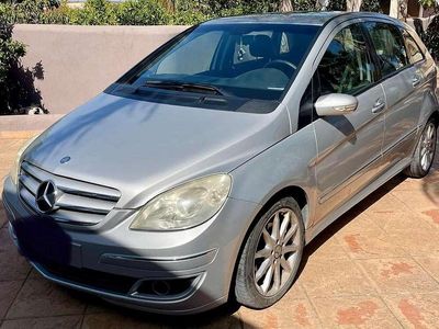 Usata Mercedes B200 140 CV (102 kW) 2007 Argento Monovolume