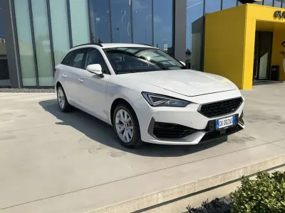 Usata Seat Leon Business 110 CV (80 kW) 2024 Bianco SUV