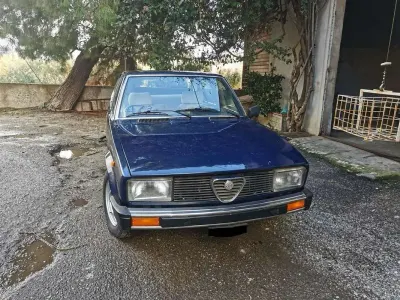 Usata Alfa Romeo Alfetta 129 CV (94 kW) 1981 Blu/azzurro Berlina