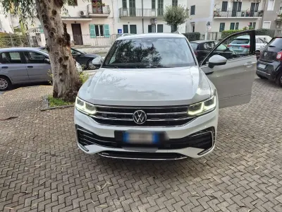 Usata VW Tiguan R-line 150 CV (110 kW) 2021 Bianco SUV