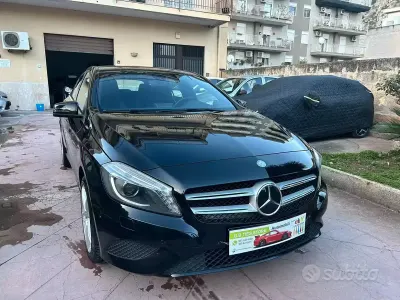 Käytetty Mercedes A200 136 HP (100 kW) 2015 Musta Sedan