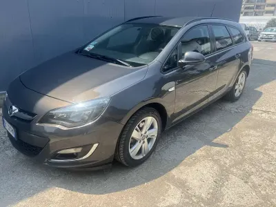 Usata Opel Astra Elegance 101 CV (74 kW) 2013 Station wagon