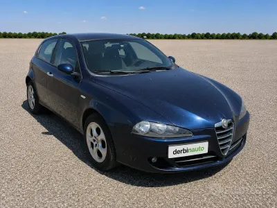 Usata Alfa Romeo 147 Distinctive 120 CV (88 kW) 2008 Blu Utilitaria
