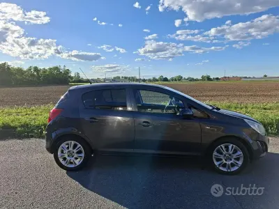 Usata Opel Corsa 75 CV (55 kW) 2013 Grigio Utilitaria