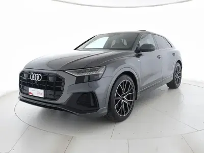 Usata Audi Q8 Sport 286 CV (210 kW) 2022 Grigio daytona perlato SUV