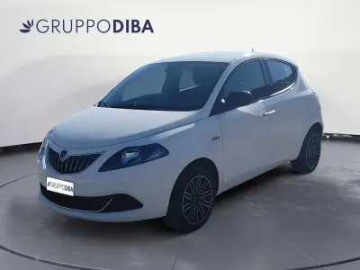 Usata Lancia Ypsilon Silver 69 CV (50 kW) 2022 Bianco Utilitaria