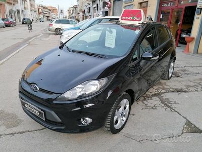 Usata Ford Fiesta 70 CV (51 kW) 2012 Nero Berlina