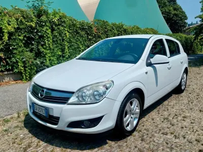 Usata Opel Astra Enjoy 90 CV (66 kW) 2010 Bianco Berlina