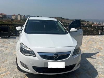 Usata Opel Astra 160 CV (117 kW) 2012 Bianco Berlina