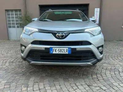 Usata Toyota RAV4 Business Edition 143 CV (105 kW) 2017 Grigio SUV