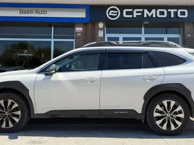 Usata Subaru Outback Premium 169 CV (124 kW) 2024 Bianco Station wagon