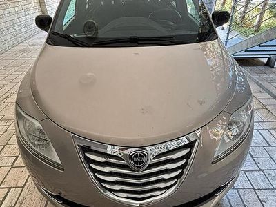 Usata Lancia Ypsilon 80 CV (58 kW) 2015 Marrone Utilitaria