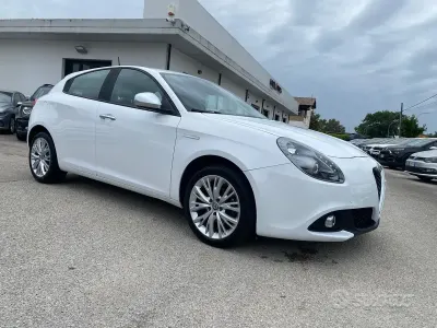 Usata Alfa Romeo Giulietta Super 120 CV (88 kW) 2017 Bianco Utilitaria