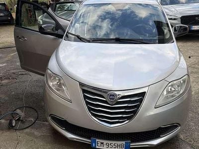 Begagnad Lancia Ypsilon Silver 69 HK (50 kW) 2013 Halvkombi