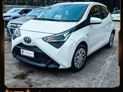 Usata Toyota Aygo Business Edition 72 CV (52 kW) 2018 Bianco Utilitaria